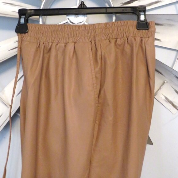 Deluc Fleetwood Nougat‎ Faux Leather Crop Pants - Picture 5 of 12